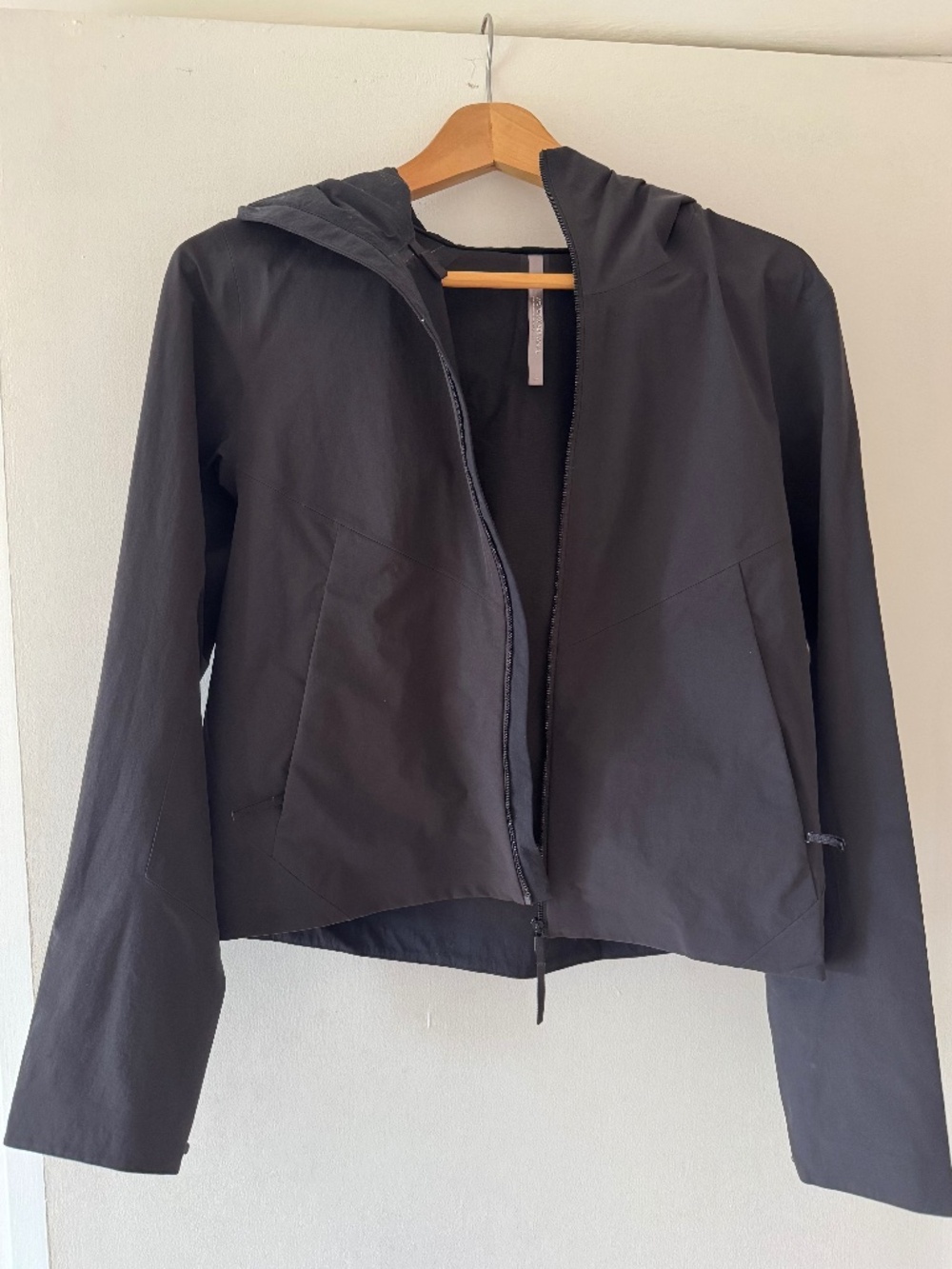 Arc’teryx Veilance Focal LT Hoodie Women’s